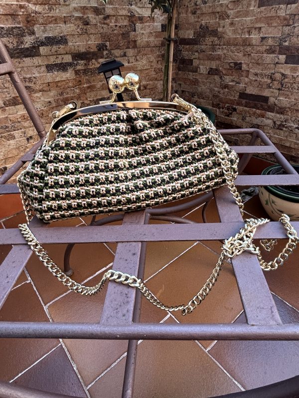 Bolso estilo monedero clásico