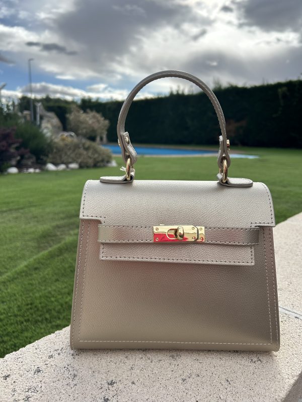Bolso dorado de piel Nueva Colección
