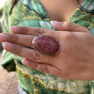 Anillo grande plata y rodonita