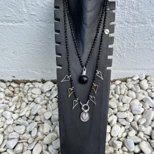 Collar corazones negro