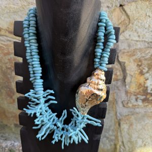 Collar de Alex Max caracola