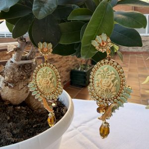 Pendientes camafeo verde pastel Artesanía Carvajal