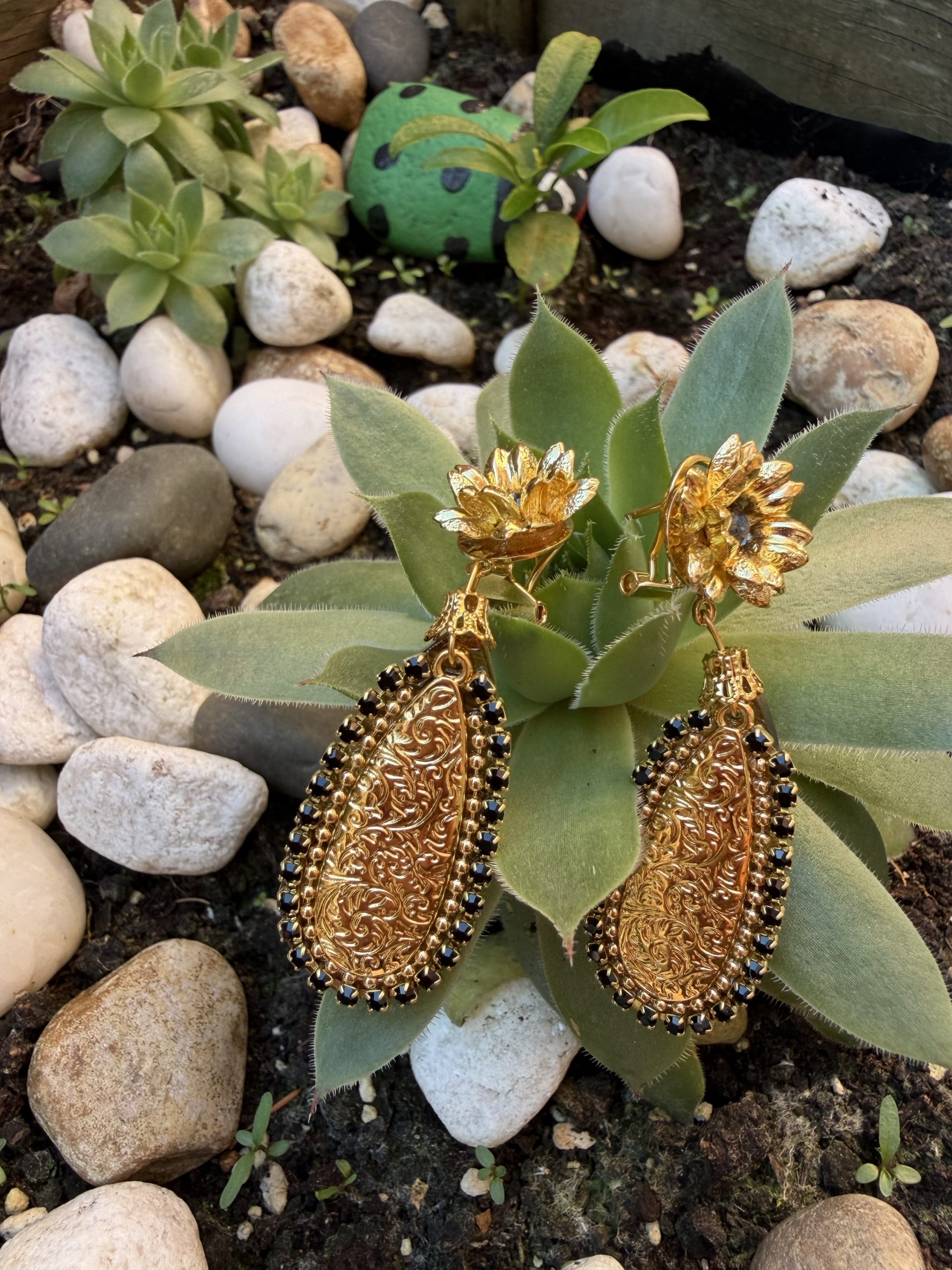 Pendientes dorados Artesanía Carvajal